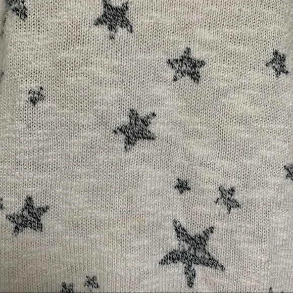 Hollister // White Open Knit Sweater Grey Stars All Over Long Sleeves Medium - Picture 8 of 10